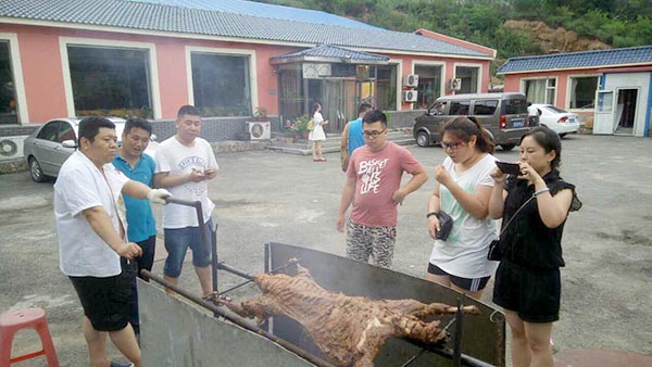 靠山屯漁村美食-烤全羊 時價需提前預定